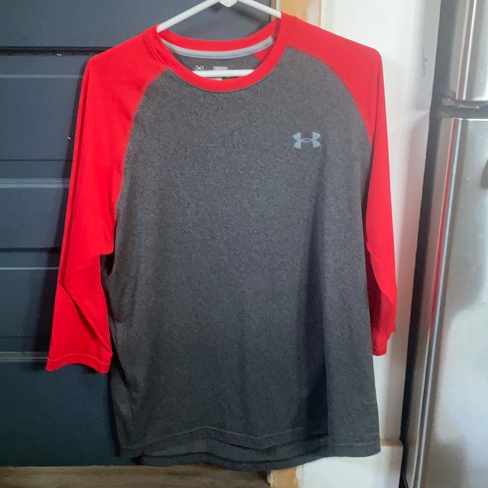 Gray Men’s red quarter sleeve Under Armour T-shirt